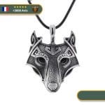 Collier Viking Loup Fenrir en argent sur fond blanc