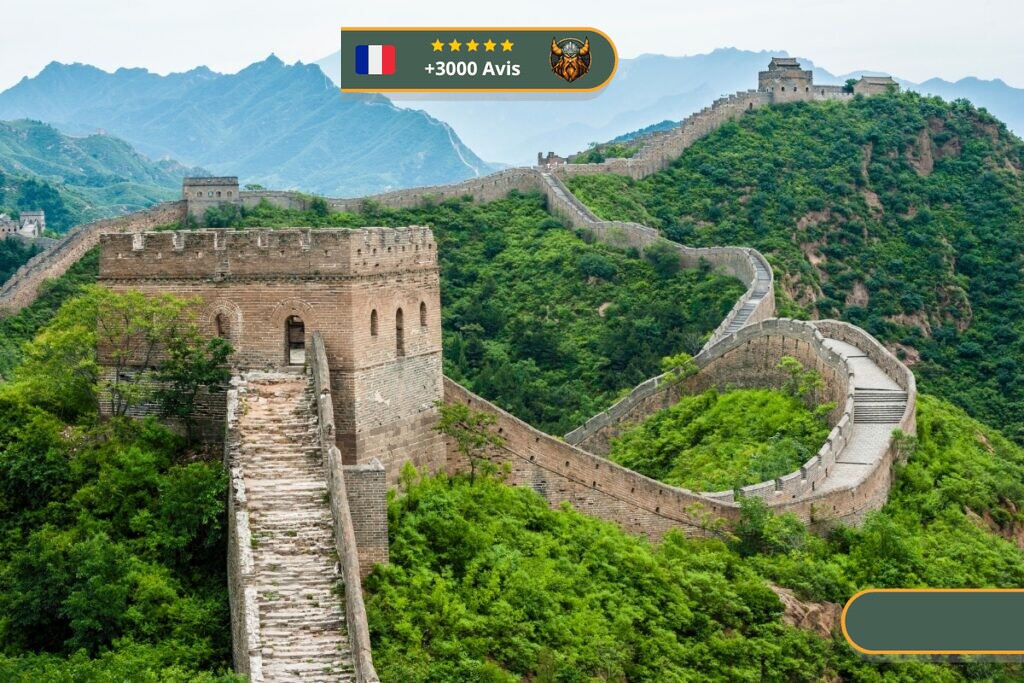 Remparts anciens d'un lieu historique en France sous un ciel dégagé